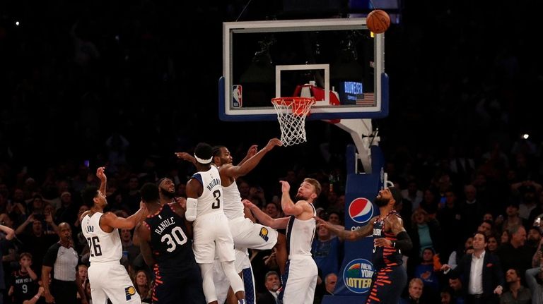 Julius Randle of the Knicks misses a potential