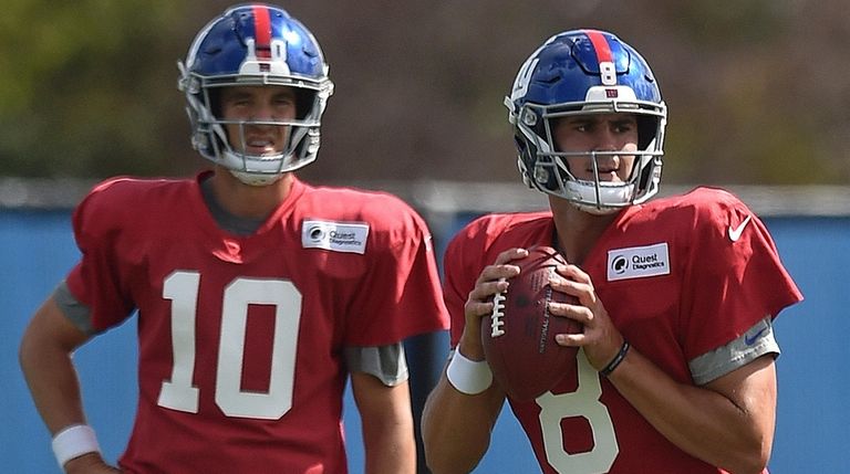 Giants rookie quarterback Daniel Jones, right, takes a