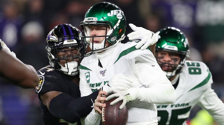 Jets quarterback Sam Darnold fumbles on a hit