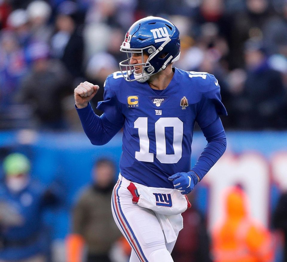 Eli Manning #10 of the New York Giants