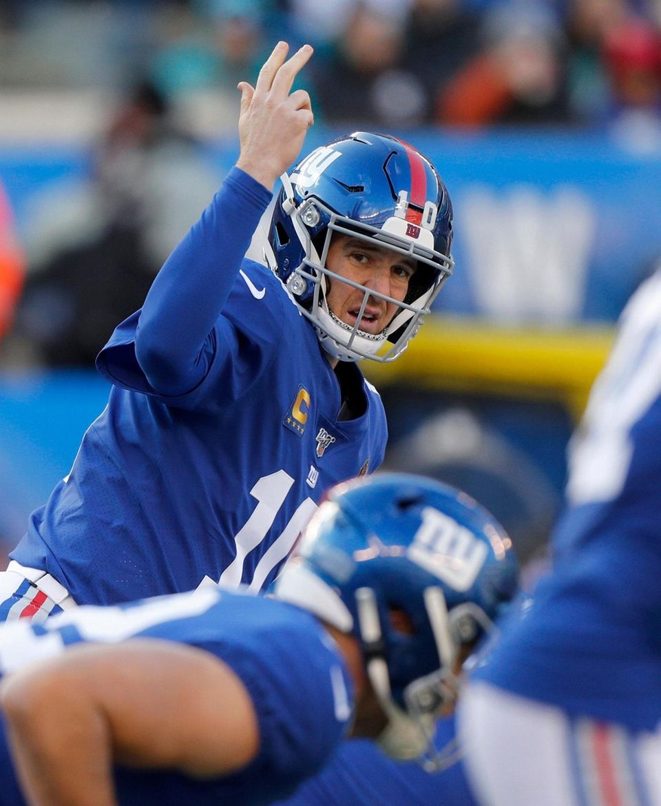 Eli Manning #10 of the New York Giants