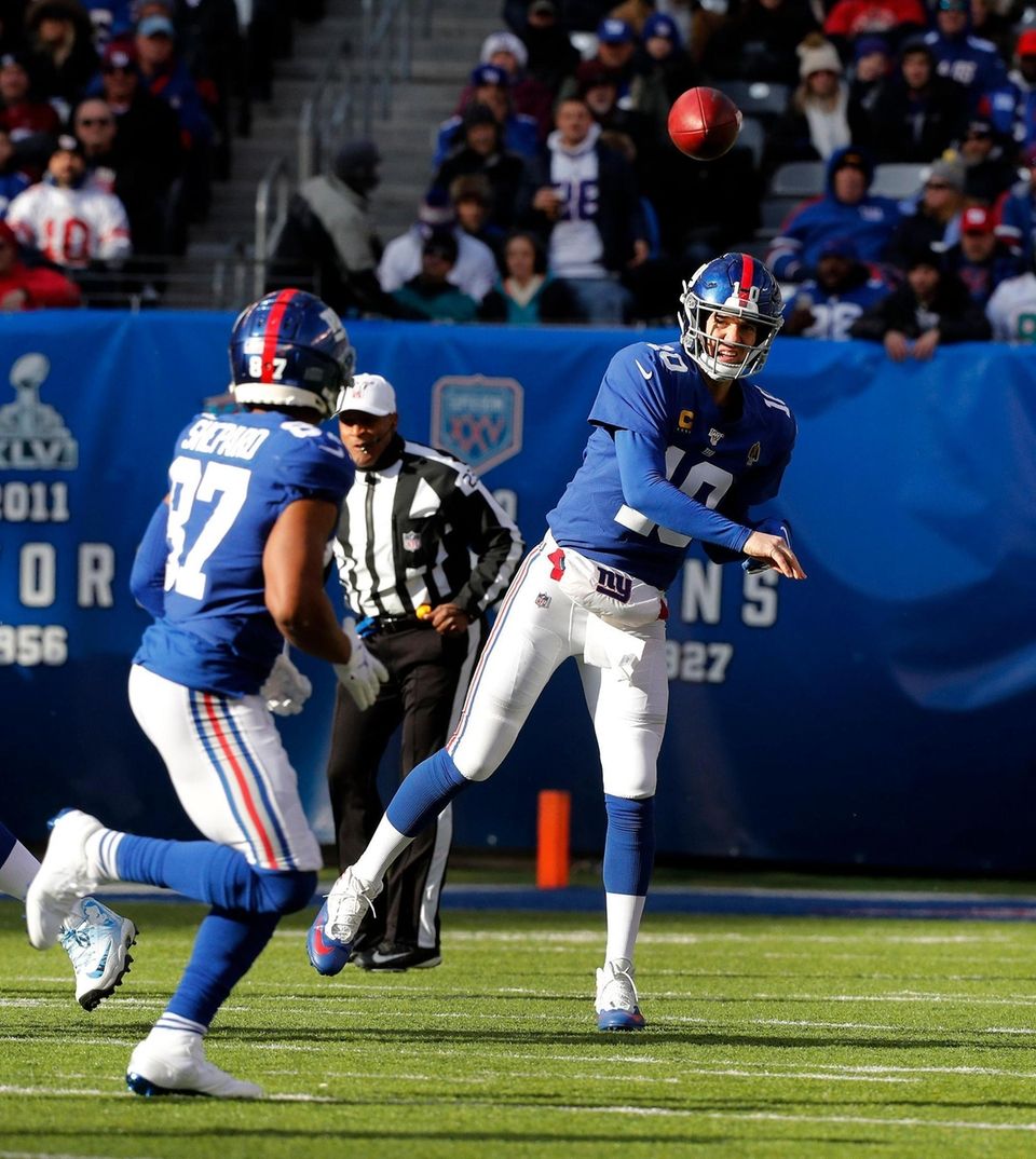 Eli Manning #10 of the New York Giants
