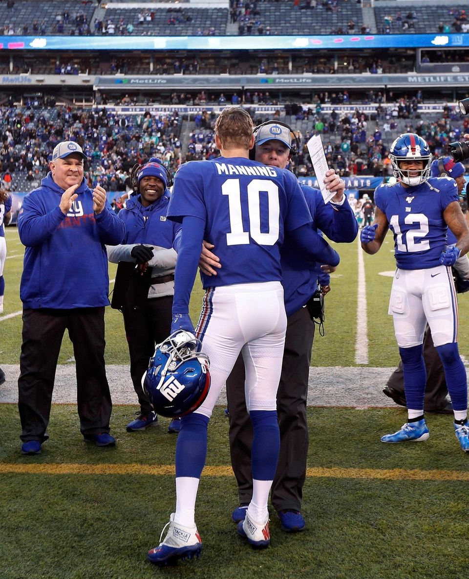 Eli Manning #10 of the New York Giants