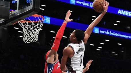 Brooklyn Nets guard Spencer Dinwiddie dunks over Philadelphia