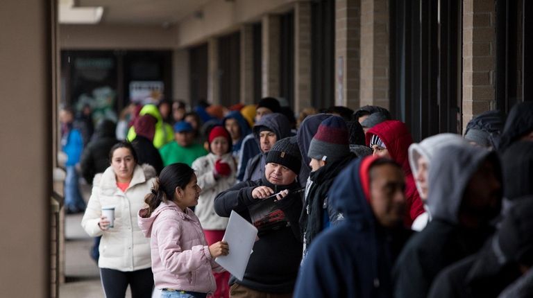 Li Dmv Offices Packed With Undocumented Immigrants Seeking