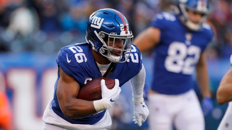 Saquon Barkley #26 of the Giants runs the