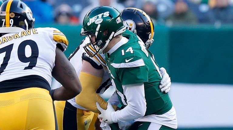 T.J. Watt of the Steelers sacks Sam Darnold