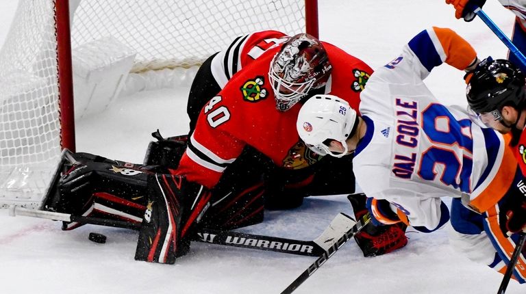 Blackhawks goaltender Robin Lehner blocks a scoring chance