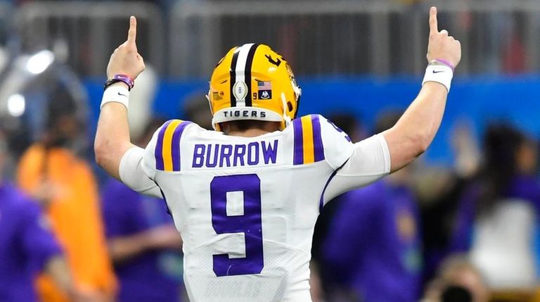 LSU quarterback Joe Burrow celebrates a touchdown against