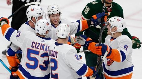 Islanders right wing Tom Kuhnhackl celebrates his goal