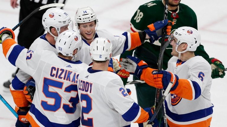 Islanders right wing Tom Kuhnhackl celebrates his goal