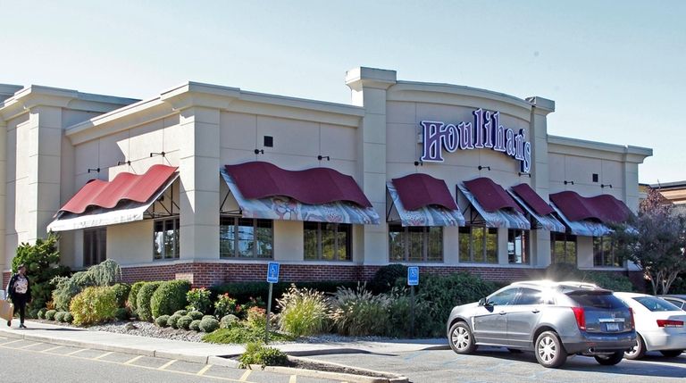 Houlihan's in Westbury has closed.