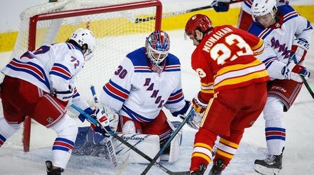 New York Rangers goalie Henrik Lundqvist (30) braces