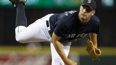 Then-Seattle Mariners closer David Aardsma pitches in the