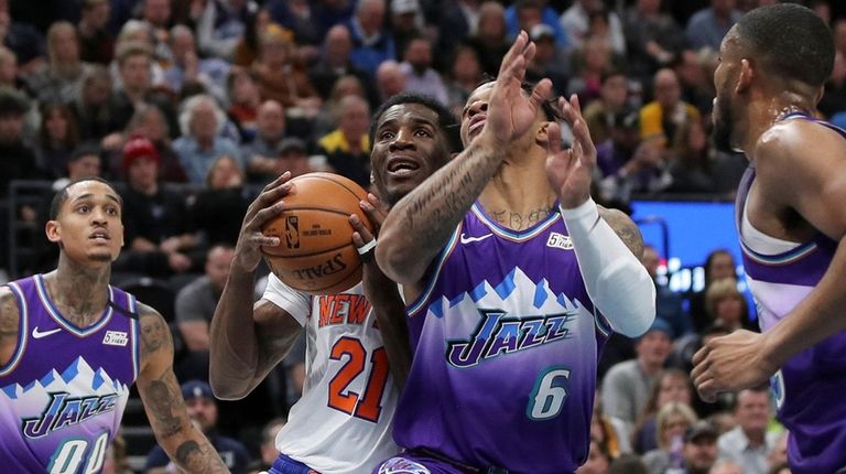Knicks guard Damyean Dotson (21) is fouled by