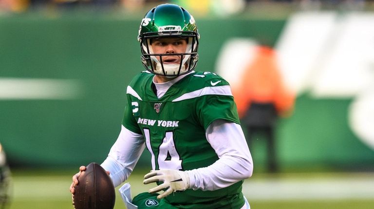 New York Jets quarterback Sam Darnold scrambles during