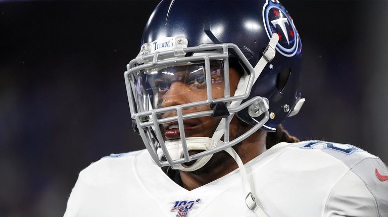 Derrick Henry of the Tennessee Titans warms up