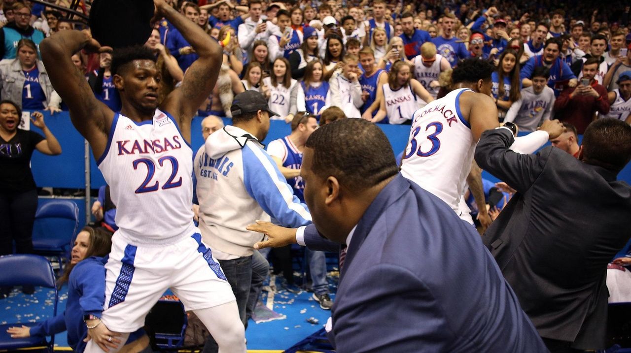 Ugly Brawl Breaks Out At The End Of Kansas State Kansas Men S