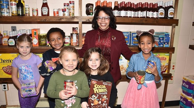 Kids Families Get Help After Food Pantry Opens In South Country