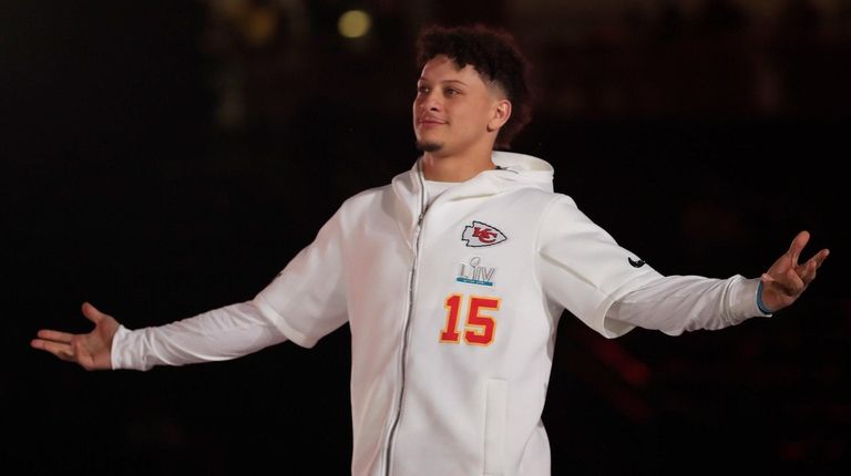 Chiefs quarterback Patrick Mahomes of the makes his