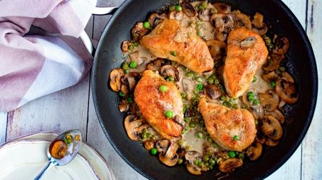 Chicken breasts with peas and mushrooms in Marsala