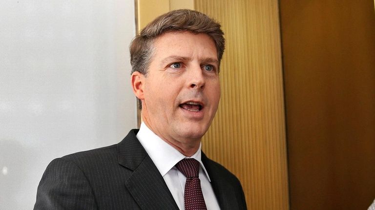Yankees owner Hal Steinbrenner speaks after a meeting