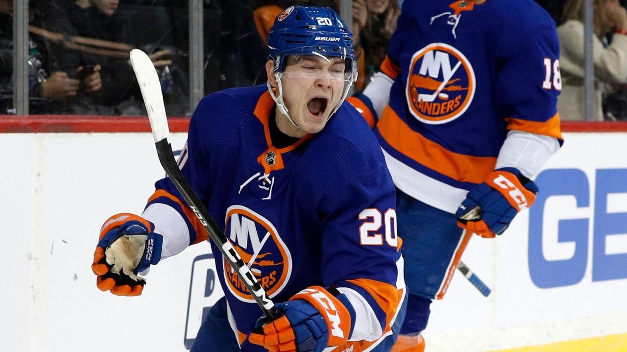 Playoff Takeaways: Islanders stave off elimination as Barzal shows