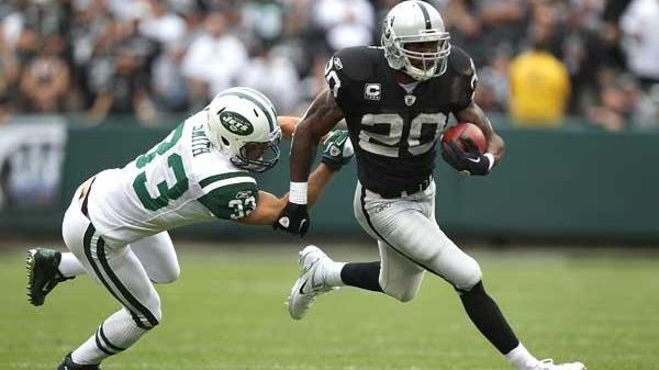 Darren McFadden #20 of the Raiders runs against