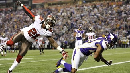 Minnesota Vikings wide receiver Percy Harvin catches an