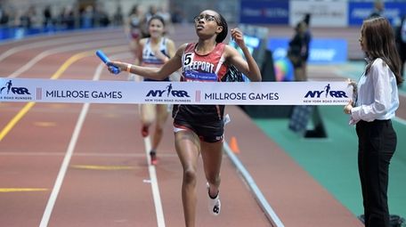 Alexandria Yarbrough of Freeport anchoring the 4x400m relay