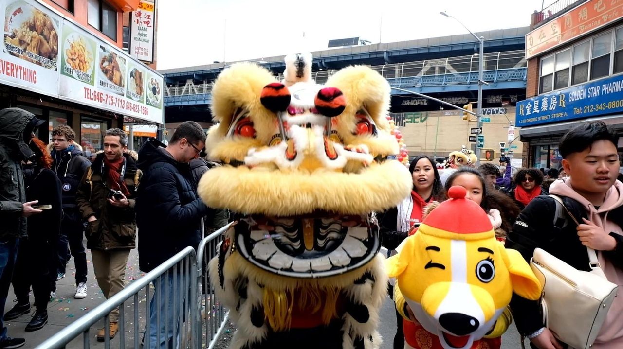 Thousands in Manhattan celebrate Lunar New Year amid virus concerns