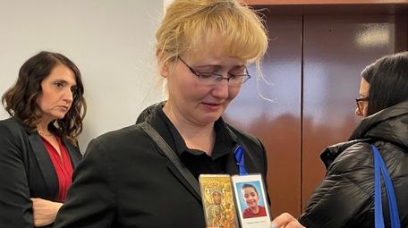 Justyna Zubko-Valva with a photo of Thomas at