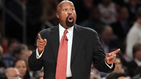 Mike Woodson instructs his team during a game