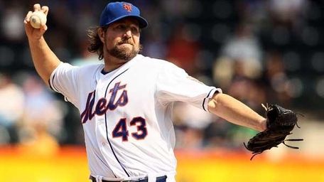 R.A. Dickey #43 of the New York Mets