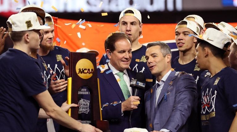 Head coach Tony Bennett of the Virginia Cavaliers