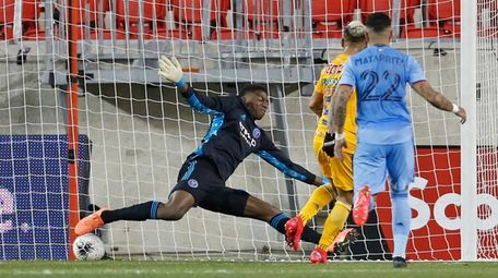 New York City FC goalkeeper Sean Johnson gives