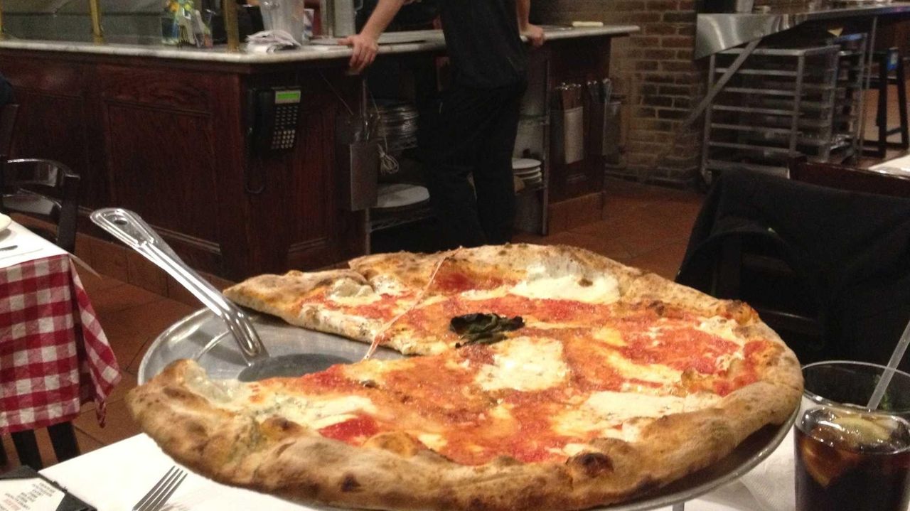 Grimaldi S Garden City Pizza Conquers All Newsday