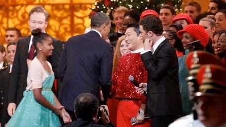President Barack Obama shakes hands with South Korean