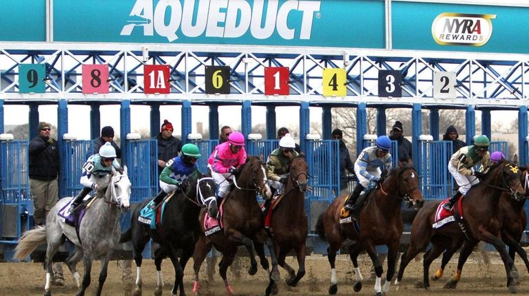 The horses leave the gate for the 62nd