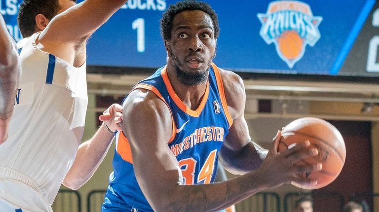 Jameel Warney playing for the Westchester Knicks on