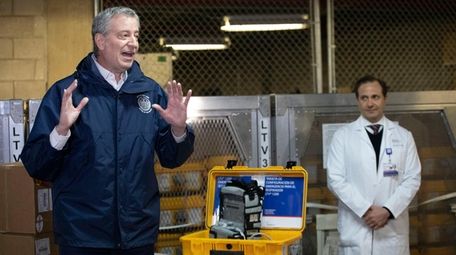 New York City Mayor Bill de Blasio, left,