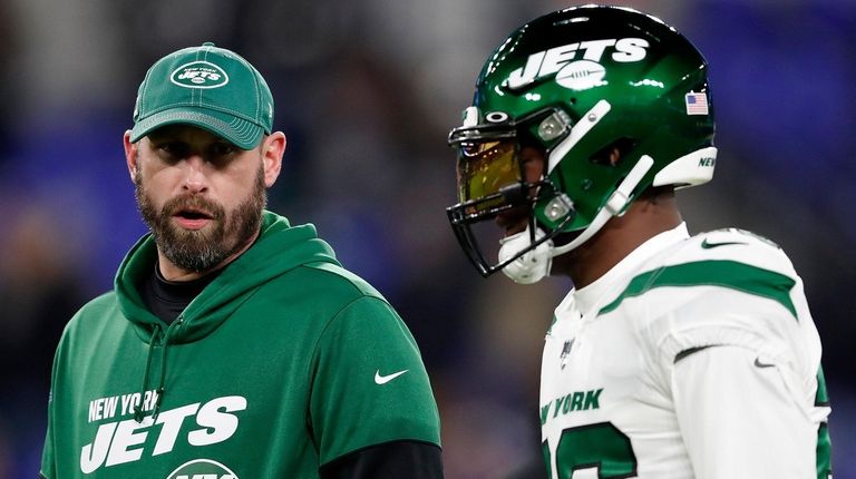 Jets head coach Adam Gase and running back