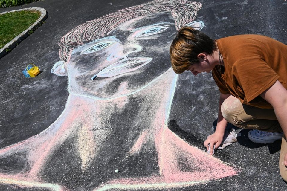 Nate Kane, 17, of Kings Park, draws a