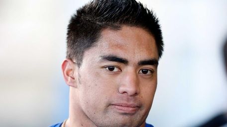 Notre Dame linebacker Manti Te'o works out at