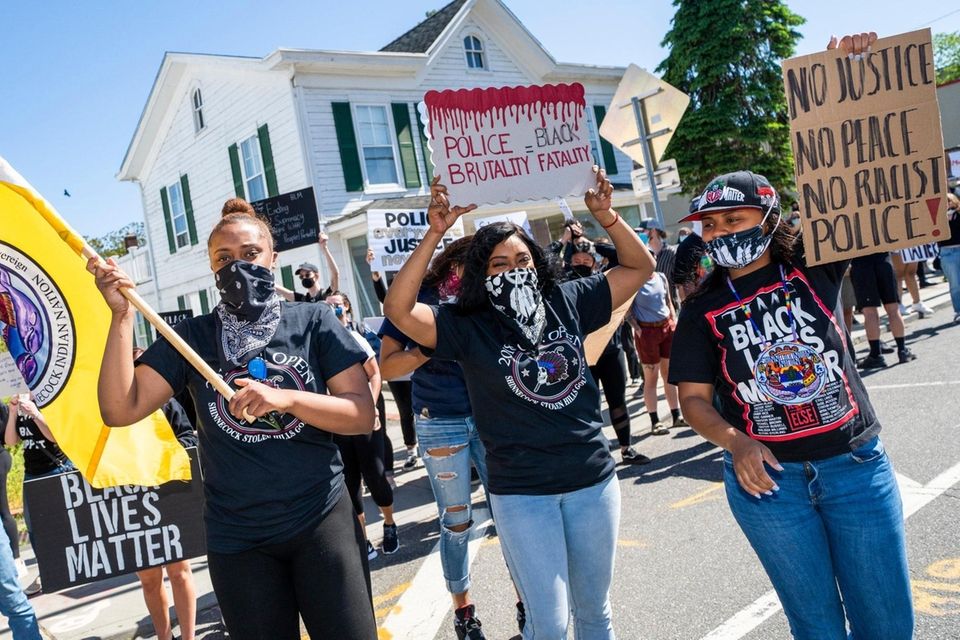Over 300 demonstrators demanding justice for George Floyd