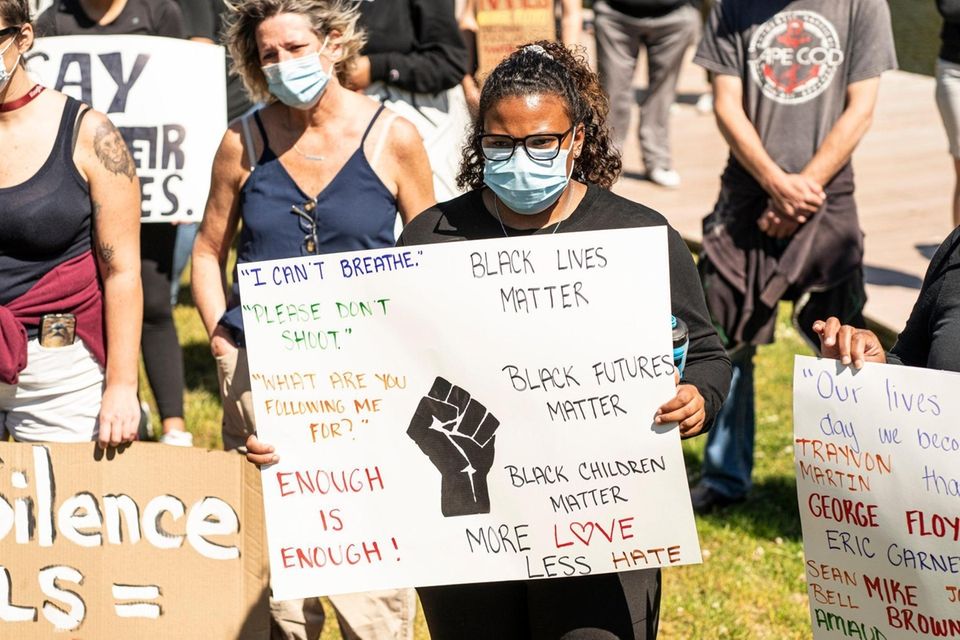 Over 300 demonstrators demanding justice for George Floyd