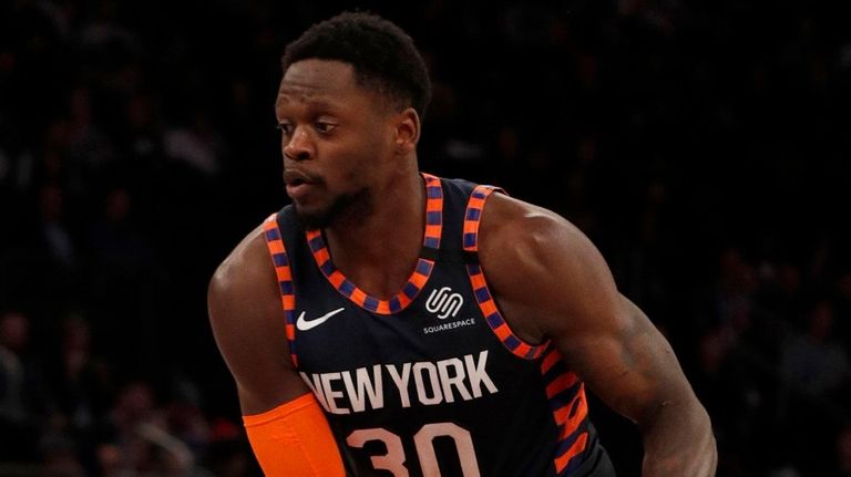 Julius Randle of the Knicks controls the ball