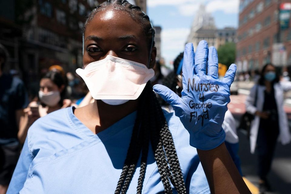 Nurses and other medical workers demand justice for