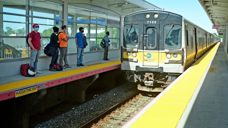People on the platform at the Hicksville LIRR