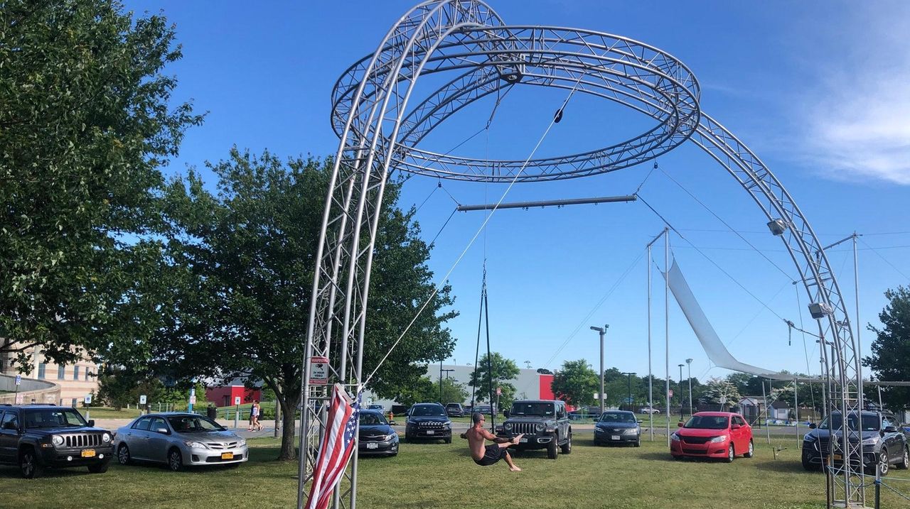 Drivein trapeze show coming to Long Island this weekend